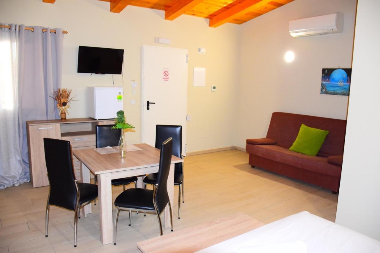 Apartamentos Giuliano Empuriabrava Exteriér fotografie